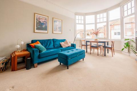 2 bedroom flat for sale, Palmeira Avenue, Westcliff-On-Sea SS0