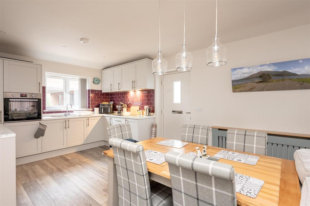 Kitchen/dining space