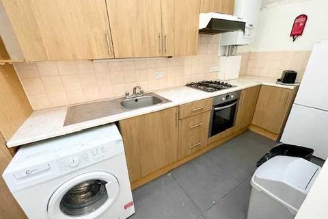 3 bedroom apartment to rent, Richmond Place, Brighton