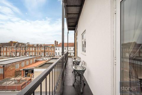 4 bedroom apartment to rent, Camden Road, London, N7