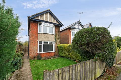 3 bedroom detached house to rent, Thornhill Road, Hampshire SO16