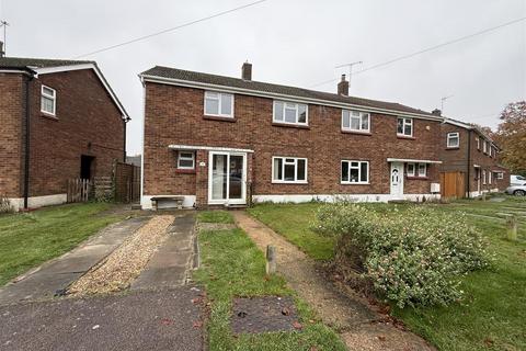 3 bedroom semi-detached house to rent, Spinney Crescent, Dunstable