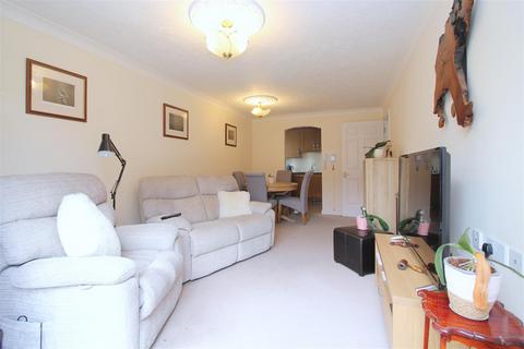 1 bedroom retirement property for sale, Davis Court, Marlborough Road, St. Albans