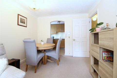 1 bedroom retirement property for sale, Davis Court, Marlborough Road, St. Albans