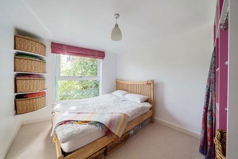 2 bedroom flat for sale, Gresham Place, London, N19 5GU