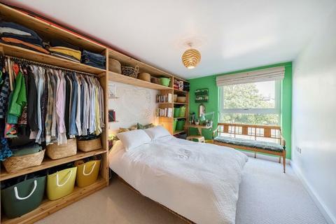 2 bedroom flat for sale, Gresham Place, London, N19 5GU