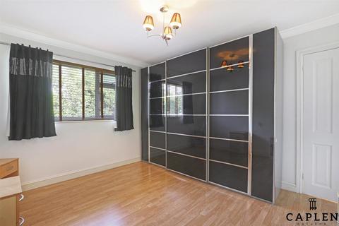 2 bedroom apartment to rent, Station Way, Buckhurst Hill, IG9 6LN