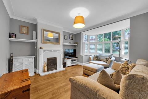 4 bedroom semi-detached house for sale, Oak Tree Gardens, Bromley