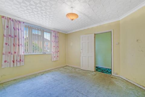 69 Highgrove Road, Dagenham, RM8 2HJ