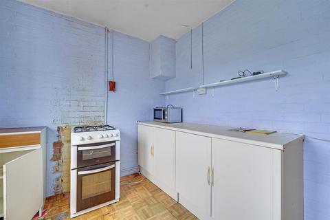 69 Highgrove Road, Dagenham, RM8 2HJ