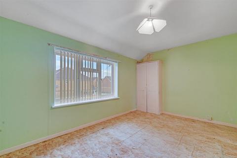 69 Highgrove Road, Dagenham, RM8 2HJ