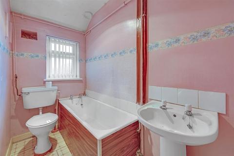69 Highgrove Road, Dagenham, RM8 2HJ