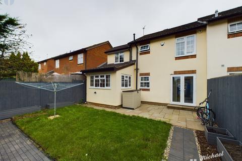 3 bedroom semi-detached house for sale, Ravensbourne Road, AYLESBURY, HP21 9TG