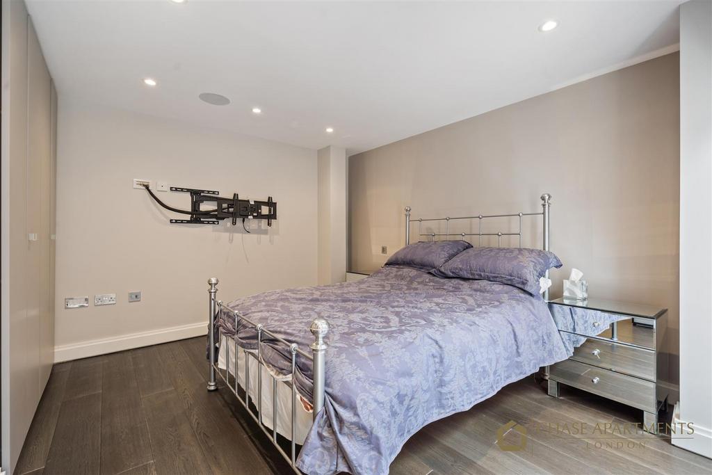 Butlers Wharf SE1 2 YE-7.jpg