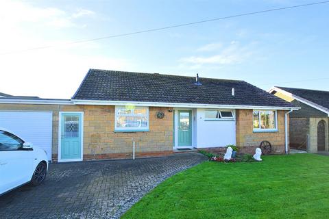 3 bedroom detached bungalow for sale, SHORT WALK TO BEACH * YAVERLAND