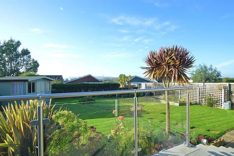 3 bedroom detached bungalow for sale, SHORT WALK TO BEACH * YAVERLAND