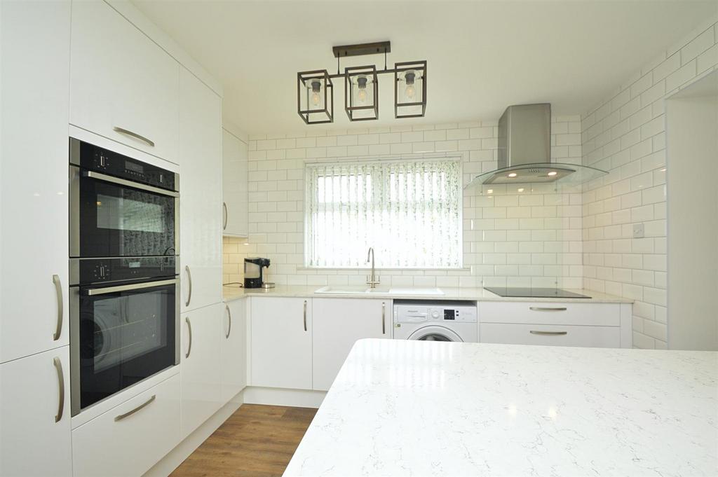 Resized Kitchen1.jpg