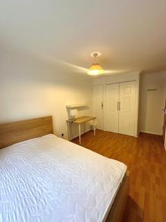 1 bedroom in a house share to rent, Sewardstone Road,  London, E2