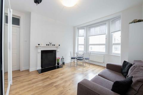 1 bedroom flat to rent, Gilbert Street, London W1K