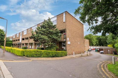 2 bedroom apartment for sale, Chingford Avenue, London E4