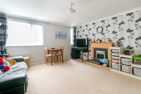 2 bedroom apartment for sale, Chingford Avenue, London E4