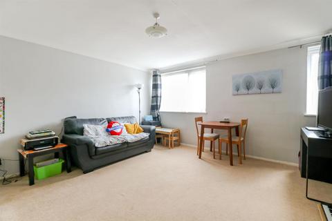 2 bedroom apartment for sale, Chingford Avenue, London E4