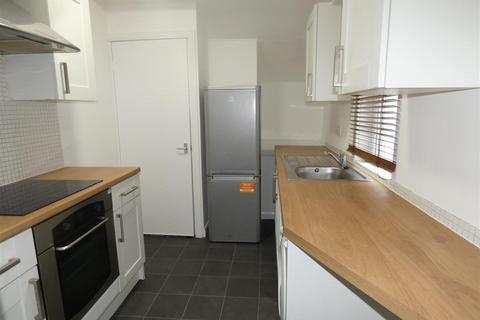 2 bedroom flat to rent, Trewhitt Road, Heaton