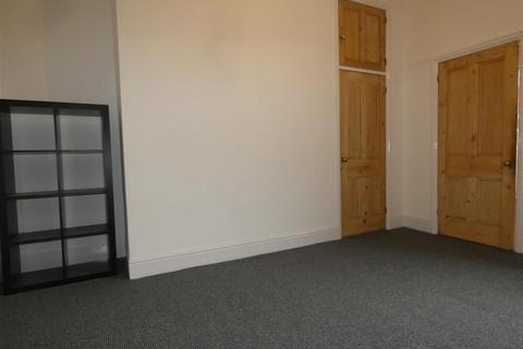 2 bedroom flat to rent, Trewhitt Road, Heaton