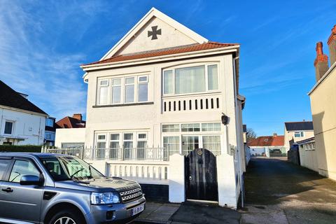 4 bedroom detached house for sale, BLUNDELL AVENUE, PORTHCAWL, CF36 3YY