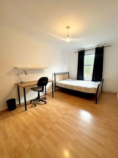 1 bedroom in a house share to rent, Sewardstone Road,  London, E2