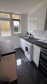 3 bedroom semi-detached house to rent, Luton, LU4