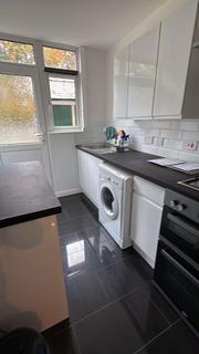 3 bedroom semi-detached house to rent, Luton, LU4