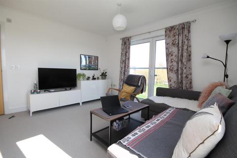 1 bedroom flat to rent, Cleeve Way, Sutton