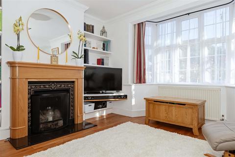 117 Congreve Road, Worthing, BN14 8EN