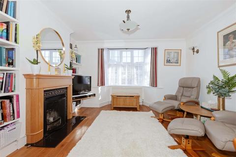 117 Congreve Road, Worthing, BN14 8EN