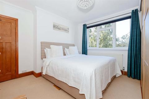 117 Congreve Road, Worthing, BN14 8EN