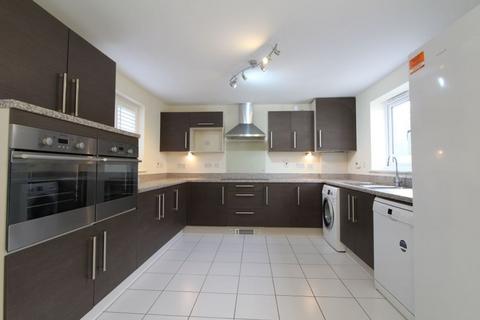 4 bedroom detached house to rent, Orchard Close, Burgess Hill, RH15