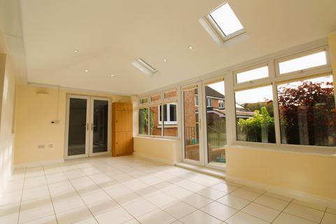 4 bedroom detached house to rent, Orchard Close, Burgess Hill, RH15