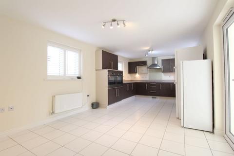 4 bedroom detached house to rent, Orchard Close, Burgess Hill, RH15