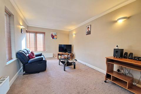 3 bedroom end of terrace house to rent, Worlds End Hill, Bracknell, Berkshire, RG12