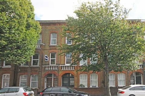 2 bedroom flat to rent, Queenstown Road, London SW8