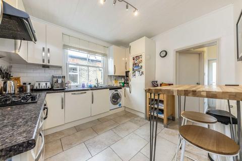 3 bedroom flat to rent, Kenley Road, St Margarets TW1