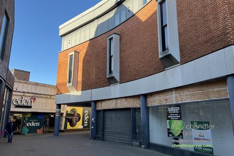 Retail property (high street) to rent, High Wycombe HP11