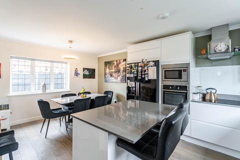 43 Hyde Green, Beaconsfield, HP9 2EP