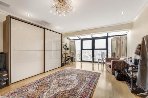 4 bedroom flat for sale, Cromwell Road, SW7