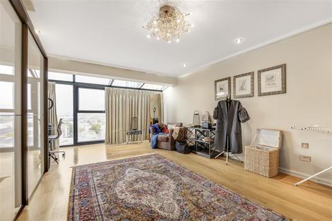 4 bedroom flat for sale, Cromwell Road, SW7