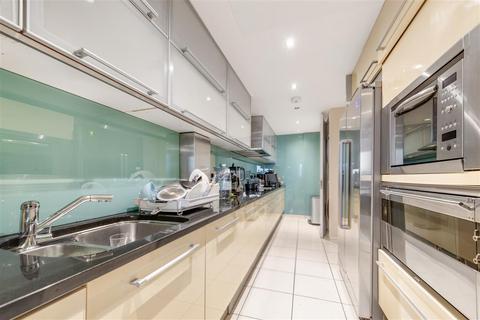 4 bedroom flat for sale, Cromwell Road, SW7