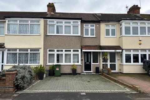 3 bedroom terraced house to rent, Laburnum Avenue, Hornchurch