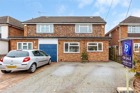 4 bedroom semi-detached house for sale, Acacia Gardens, Upminster, RM14