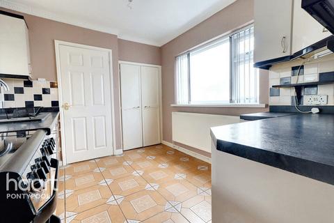 3 bedroom end of terrace house for sale, Rifle Street, Pontypool